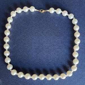 Elegant Bold Faux Pearl Necklace